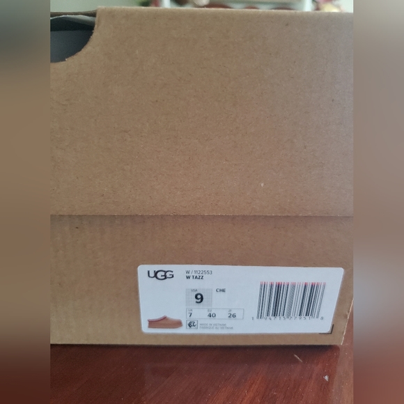 π²π UGG Tazz Slippers Woman's size 9 w/ Stanley Mistletoe Twist Quencher! π²π - Picture 7 of 12